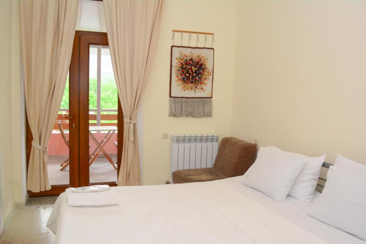 Old Bridge B&B Yeghegnadzor Exterior photo